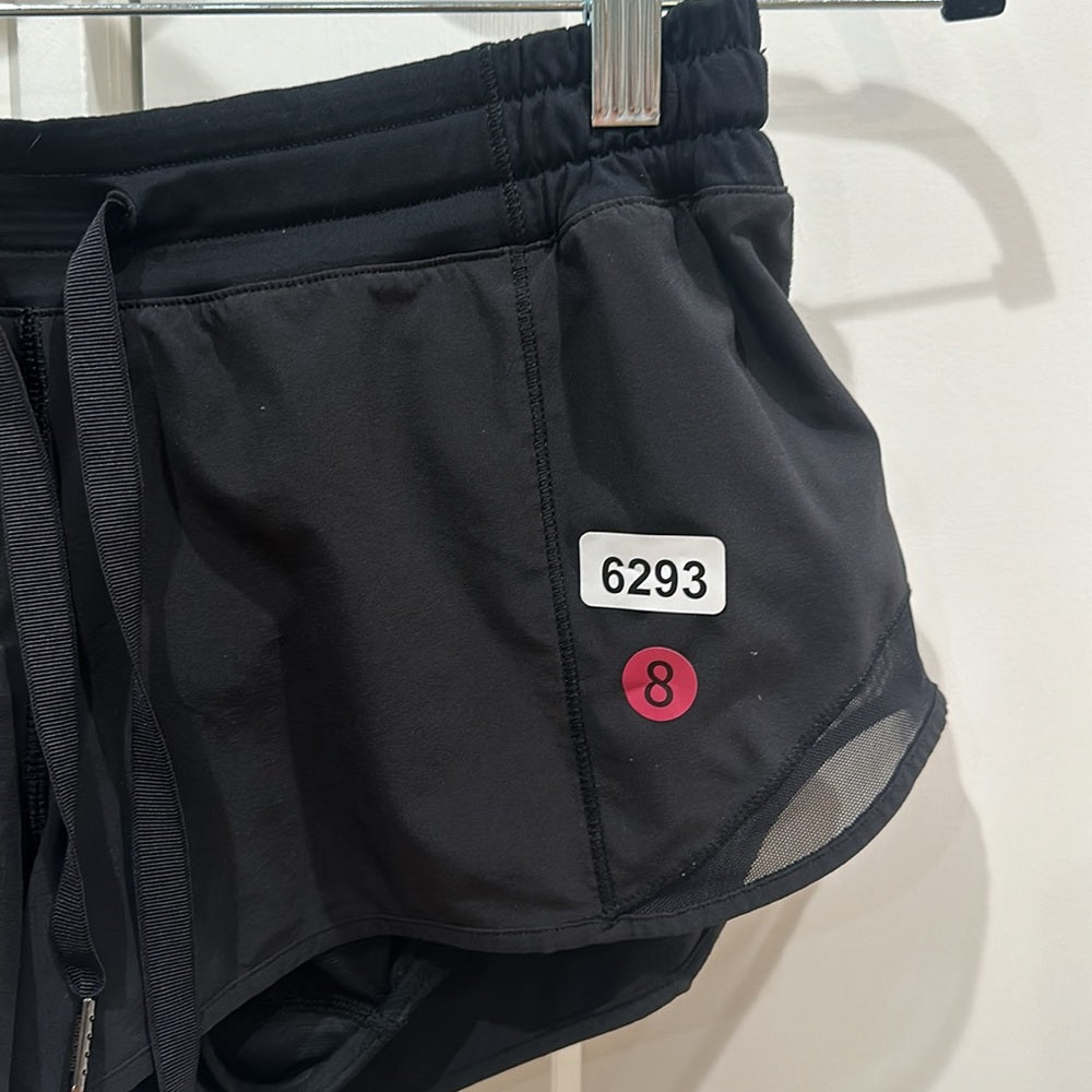 (6293) LULULEMON Hotty Hot Short  2.5" in Sz 8 in BLACK *LOVED *GUC