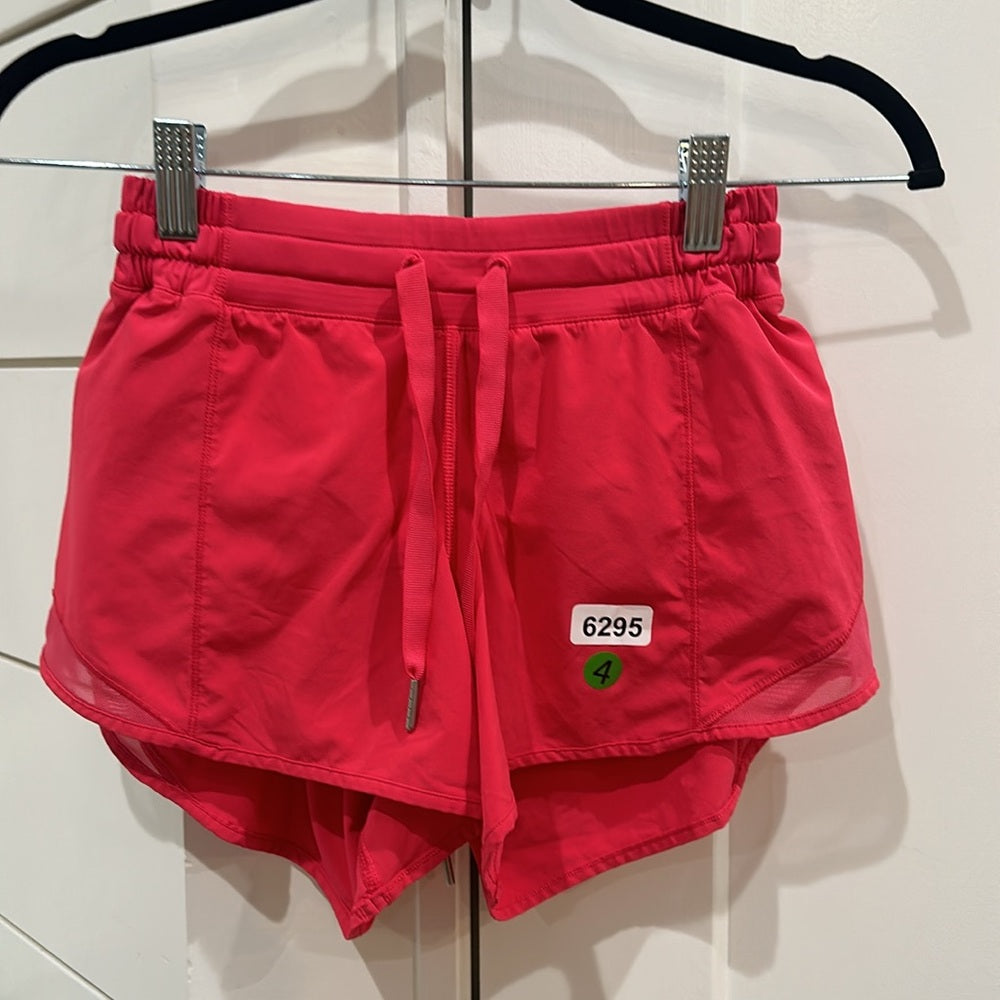 (6295) LULULEMON Hotty Hot Short  4" in Sz 4 in BOOM JUICE *LOVED *GUC