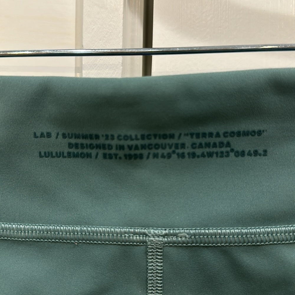 (6317) LULULEMON LAB *RARE* TERRA COSMOS 23 Collection Leggings Sz 8