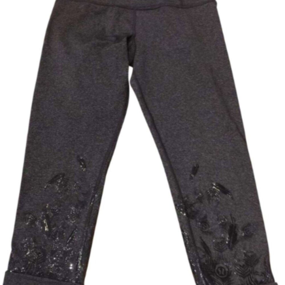 (6318) LULULEMON ACRO CROP SILICONE Sz 2 in Black