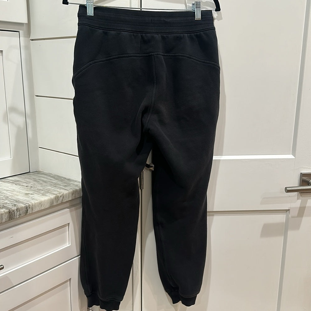 (6321) LULULEMON SCUBA JOGGERS in SZ 6 in BLACK