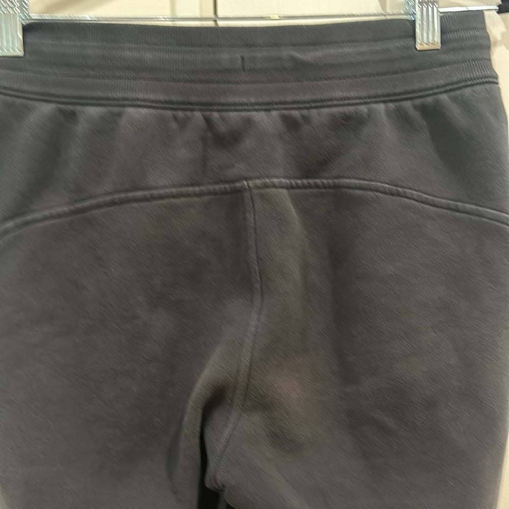(6321) LULULEMON SCUBA JOGGERS in SZ 6 in BLACK