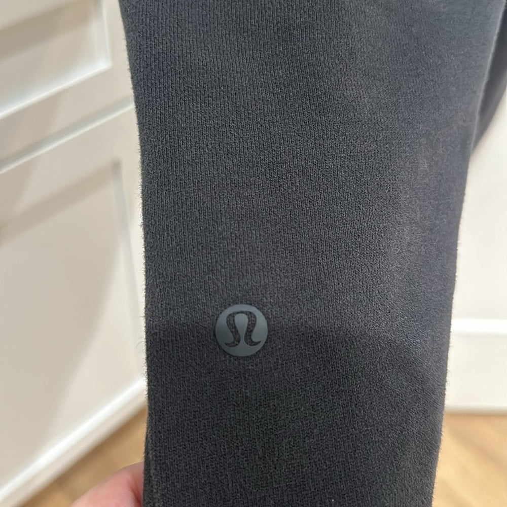 (6321) LULULEMON SCUBA JOGGERS in SZ 6 in BLACK