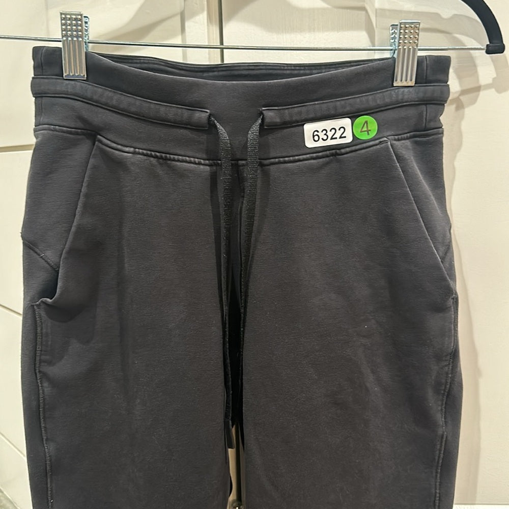(6322) LULULEMON Ready to Fleece Jogger Sz 4 in Black