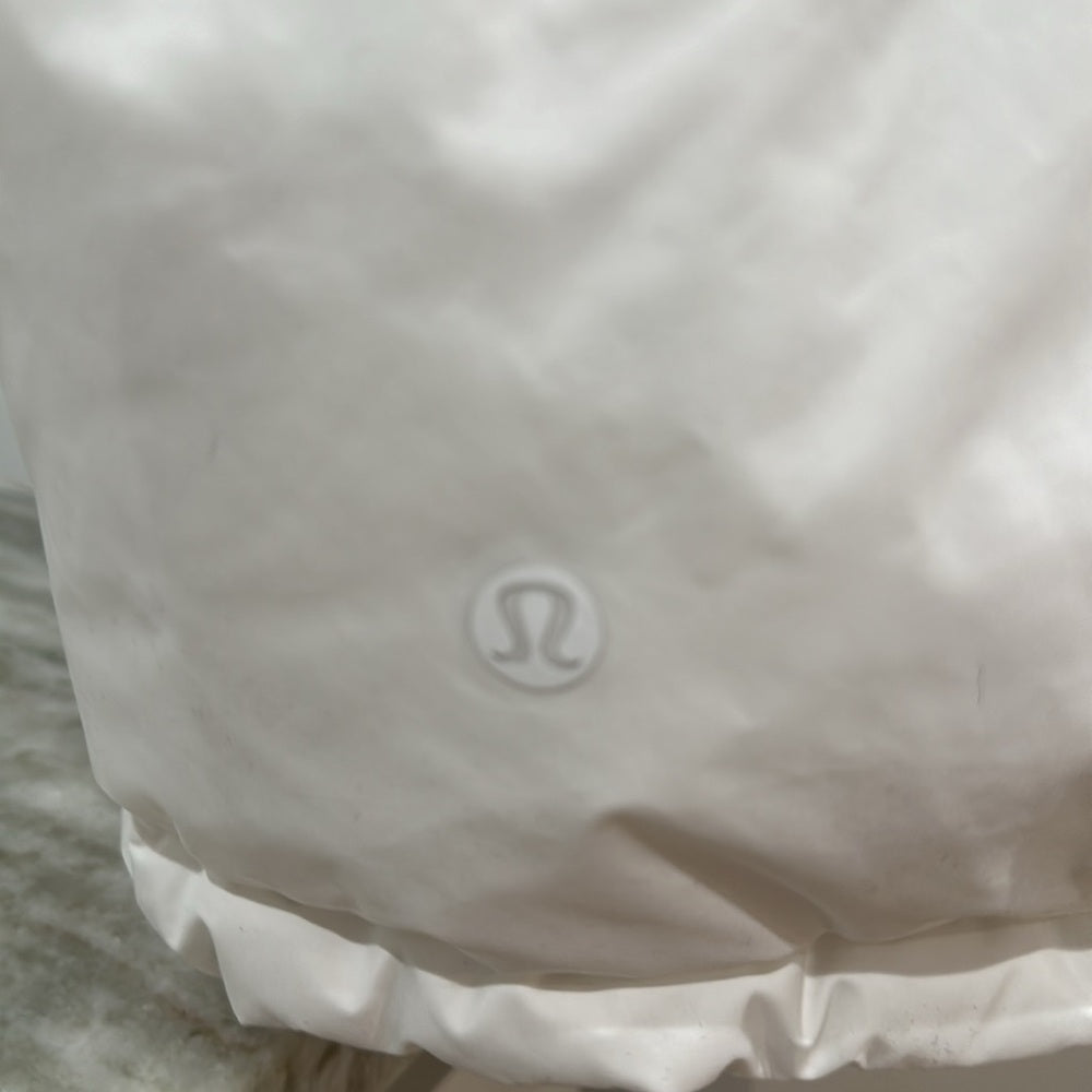 (6331) LULULEMON Wunder Puff Cropped Vest Sz 6 in White