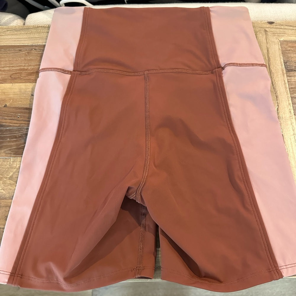 (0001) LULULEMON Hike to Swim SHorts 6" in Sz 6