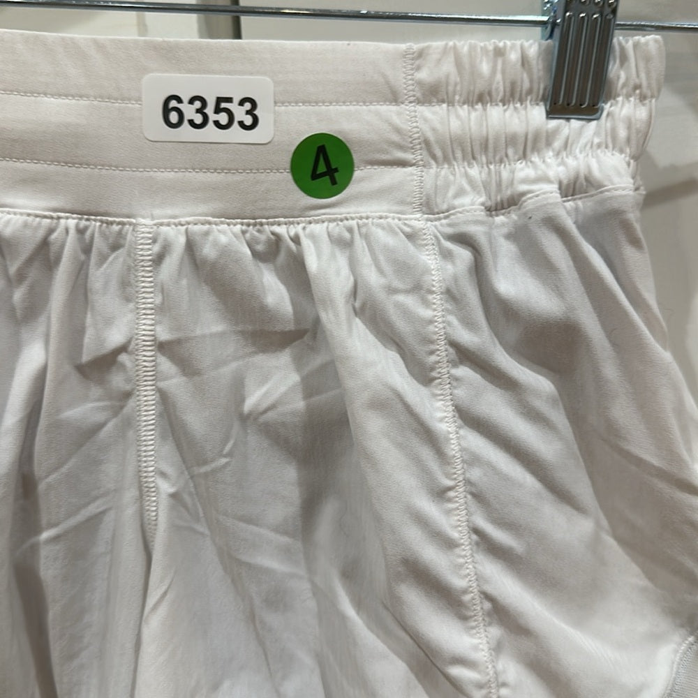 (6353) Lululemon Hotty Hot Short II *Long 4" in SZ 4