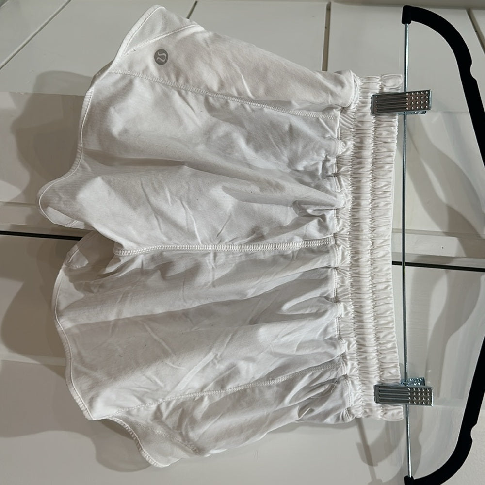 (6353) Lululemon Hotty Hot Short II *Long 4" in SZ 4
