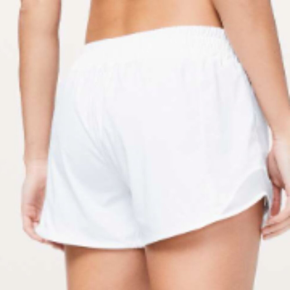 (6354) Lululemon Hotty Hot Short II *Long 4" in SZ 6