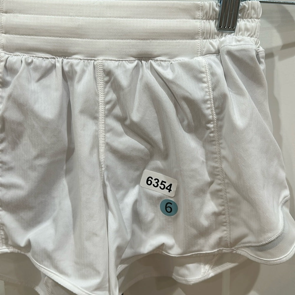 (6354) Lululemon Hotty Hot Short II *Long 4" in SZ 6