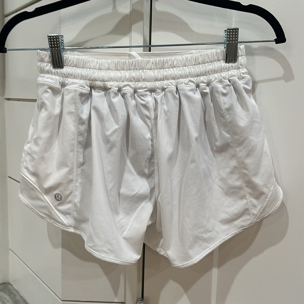 (6354) Lululemon Hotty Hot Short II *Long 4" in SZ 6