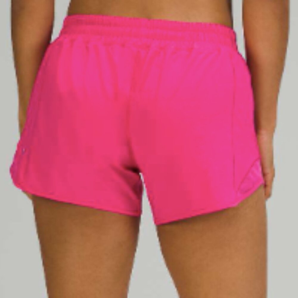 (6355) Lululemon Hotty Hot Low Rise Short 4" in Sz 10