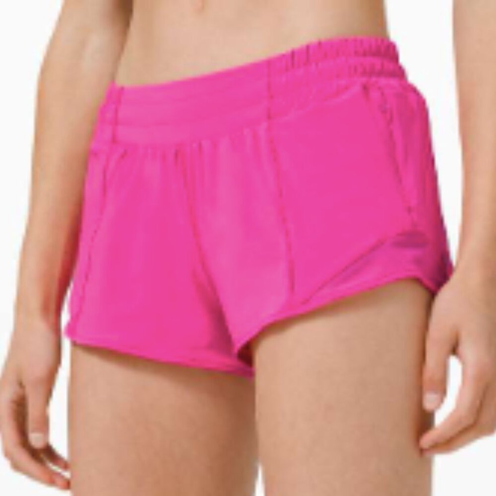 (6356) Lululemon Hotty Hot Low-Rise Short 2.5" in Sz 4
