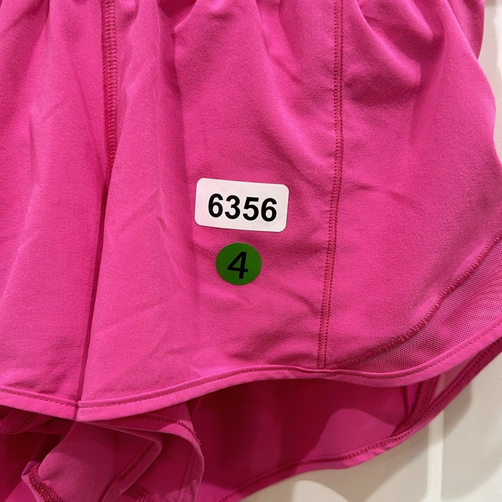 (6356) Lululemon Hotty Hot Low-Rise Short 2.5" in Sz 4
