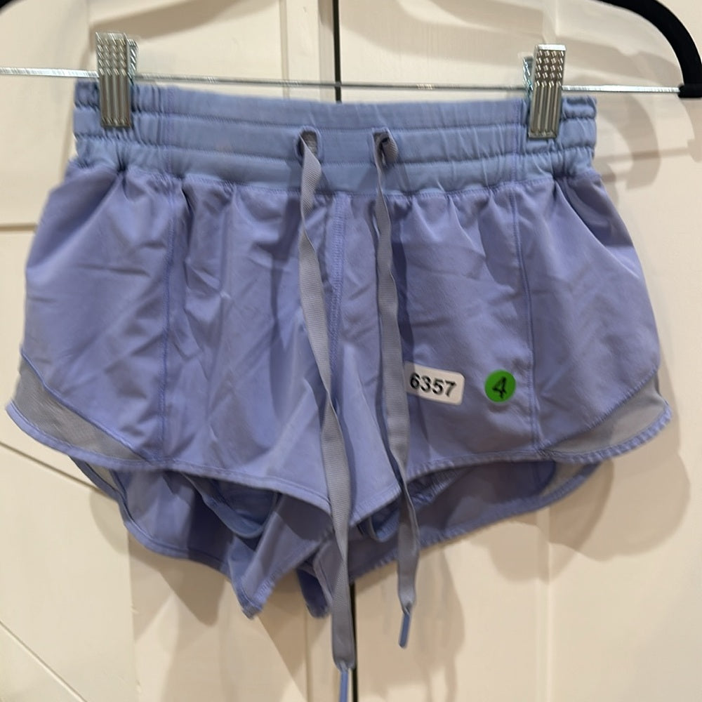 (6357) Lululemon Hotty Hot Short (2 1/2" ) Hydrangea Blue Sz 4