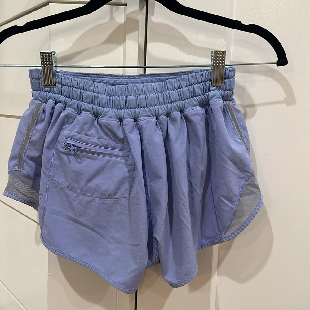 (6357) Lululemon Hotty Hot Short (2 1/2" ) Hydrangea Blue Sz 4