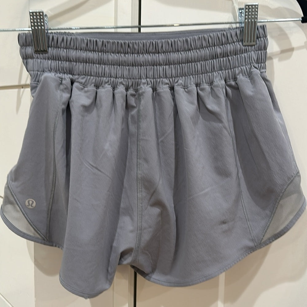(6362) Lululemon Hotty Hot High-Rise Lined Short 2.5" Rhino Grey in Sz 4