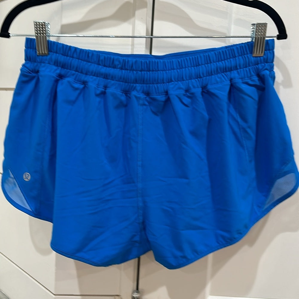 (6364) Lululemon Hotty Hot Low-Rise Short 2.5" in Sz 12 (POOLSIDE) HOT