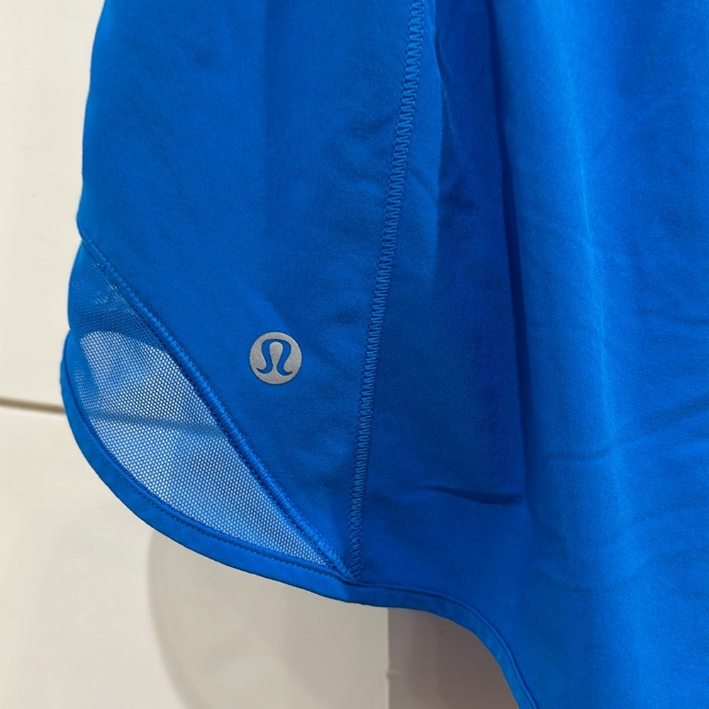 (6364) Lululemon Hotty Hot Low-Rise Short 2.5" in Sz 12 (POOLSIDE) HOT