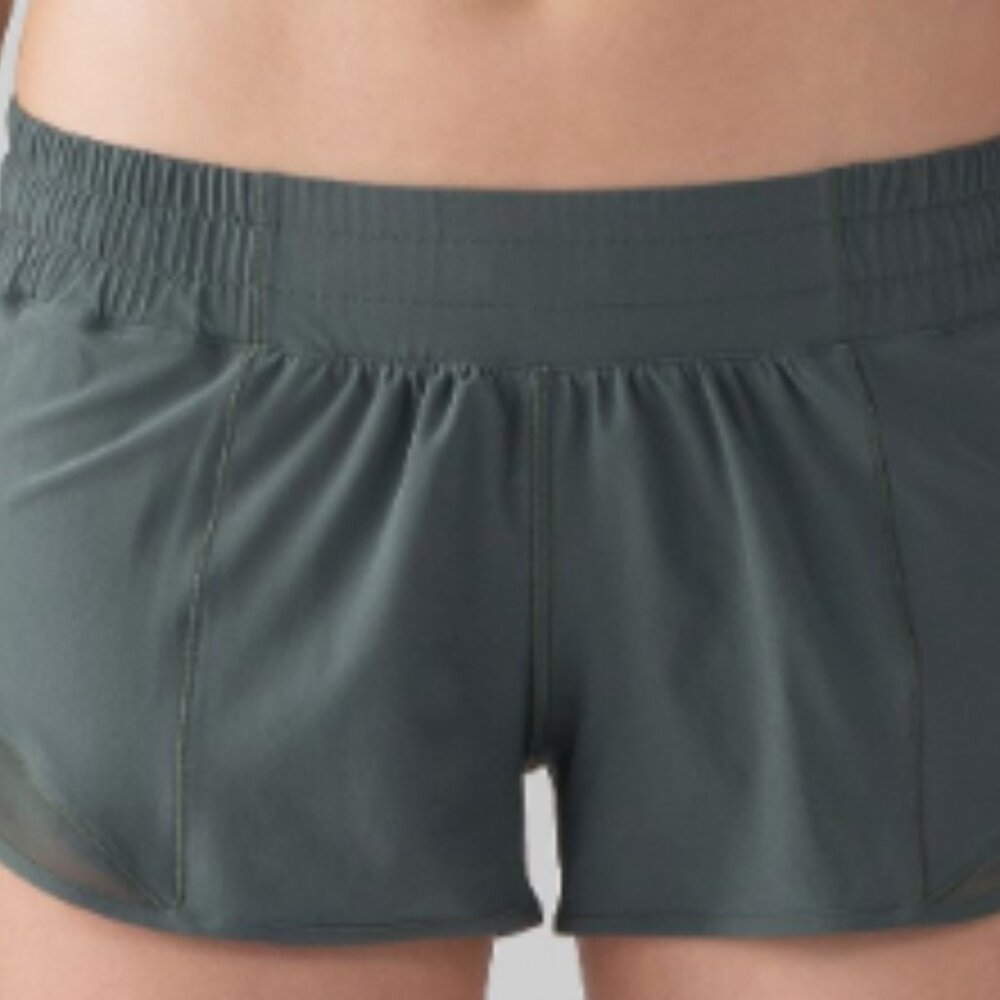(6370) Lululemon Hotty Hot Short II *2.5" in DARK FORREST in Sz 6