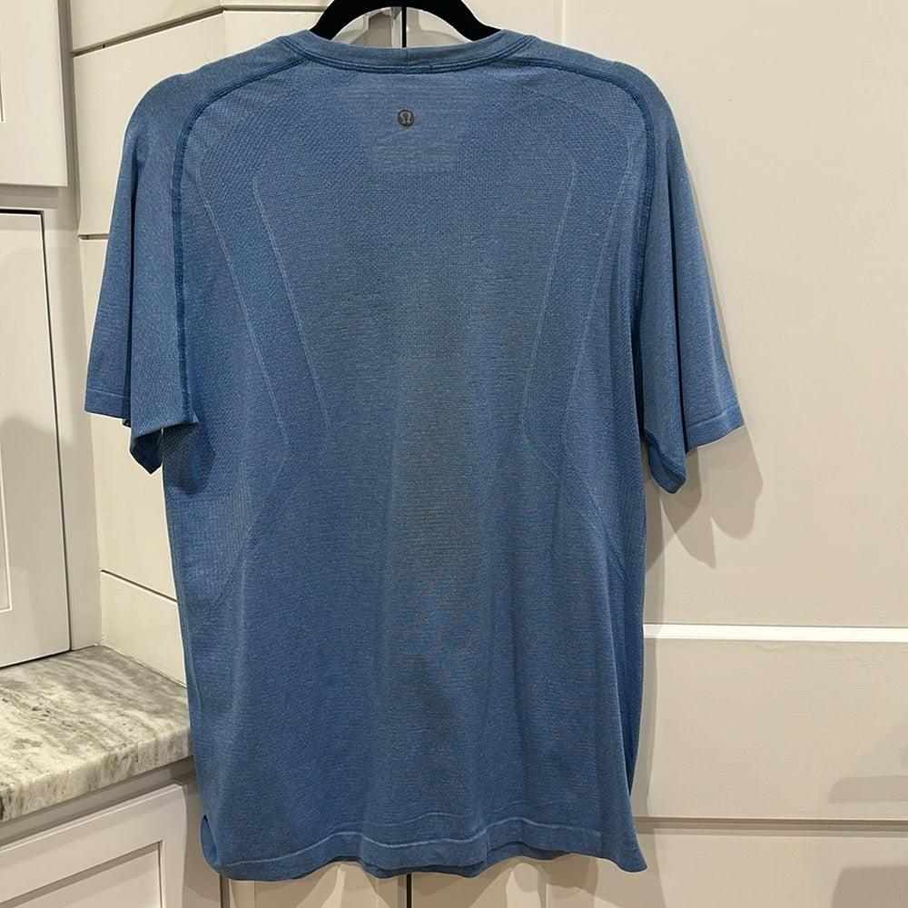 (6060) LULULEMON MENS Metal Vent Tech Surge Short Sleeve Size M *FLAW spots