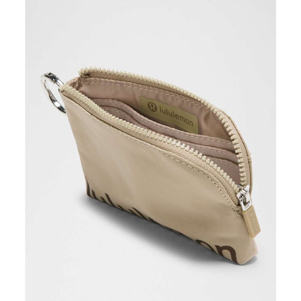 0106 NWT Lululemon Clippable Card Pouch in Raw Linen/Blk $34