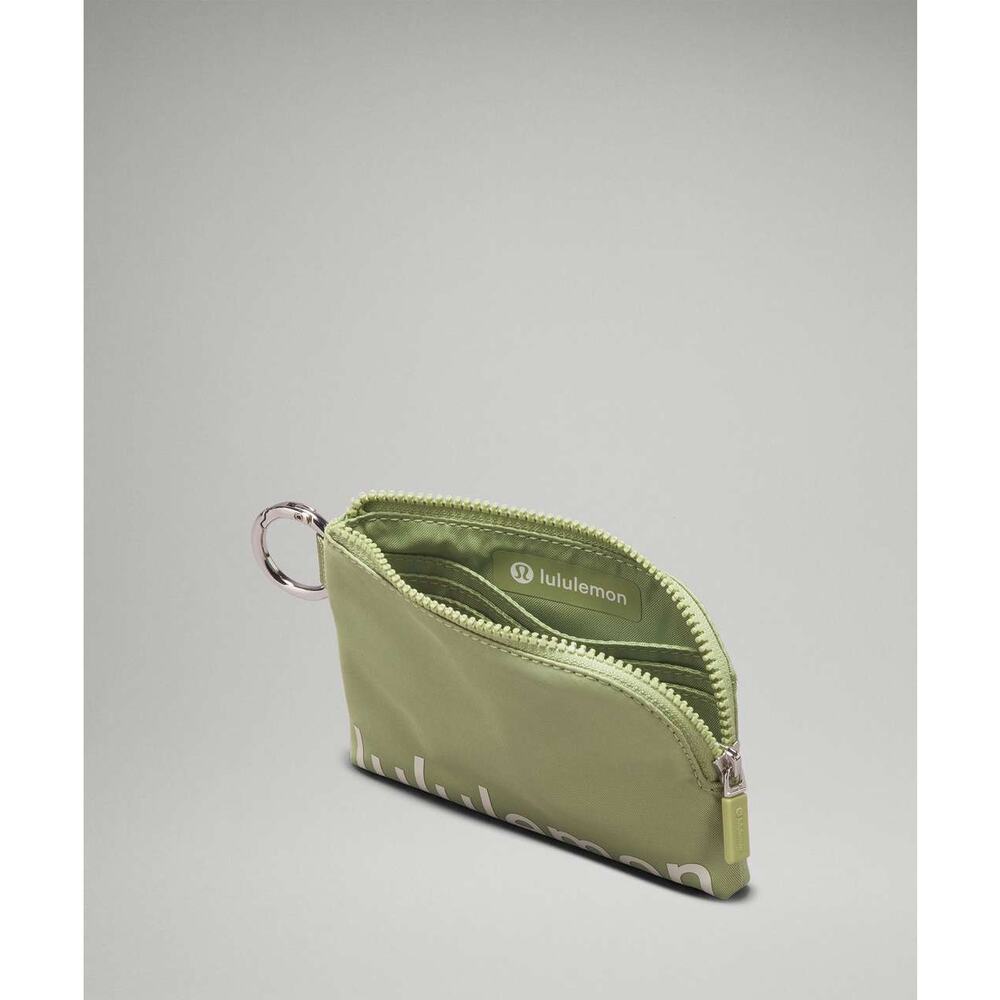 0107 Lululemon Clippable Card Pouch Edamame Green / White Opal
