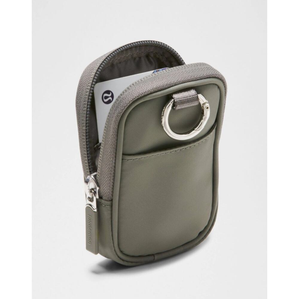 0108/0110 NWT LULULEMON Clippable Nano Pouch