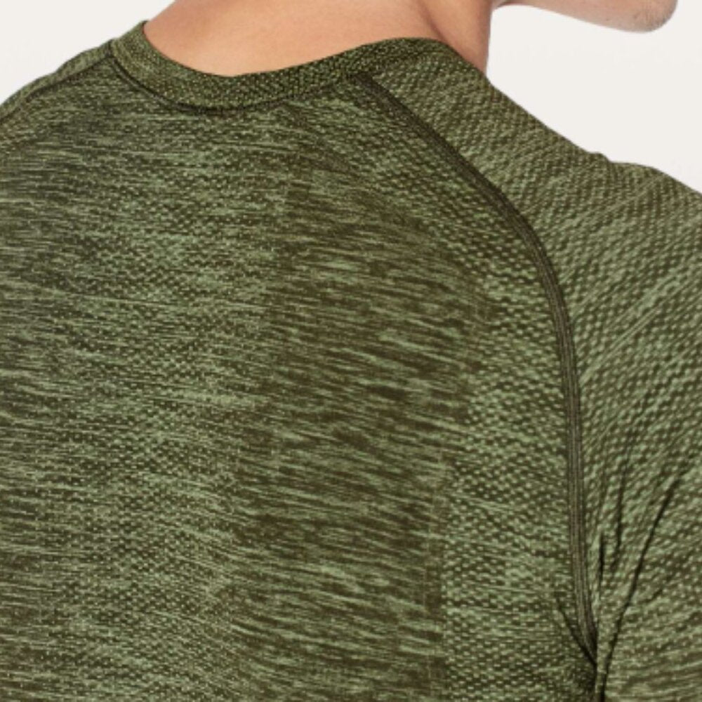 (6001) LULULEMON MENS Metal Vent Tech Short Sleeve Sz L