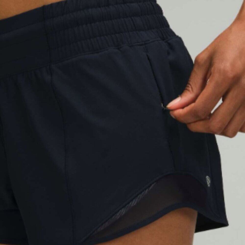 6368 Lululemon Hotty Hot Short *High-Rise 2.5" TRUE NAVY in Sz 6