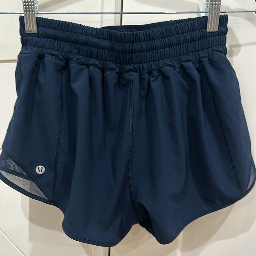6368 Lululemon Hotty Hot Short *High-Rise 2.5" TRUE NAVY in Sz 6