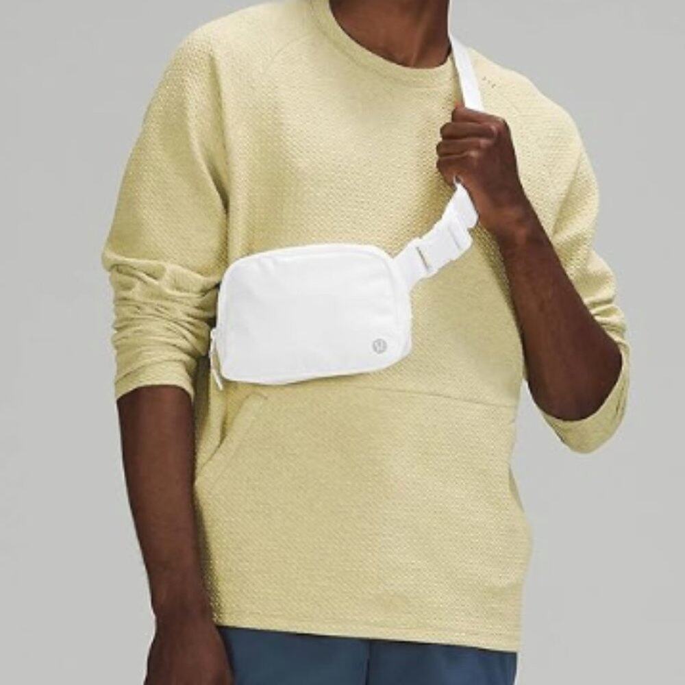 (2334-2337) 🍋 NWT LULULEMON WHITE EVERYWHERE BELT BAG