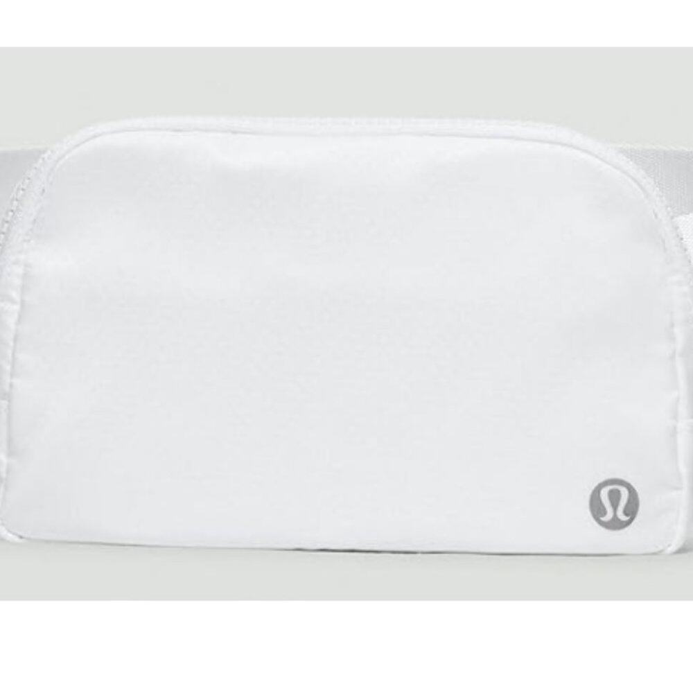 (2334-2337) 🍋 NWT LULULEMON WHITE EVERYWHERE BELT BAG