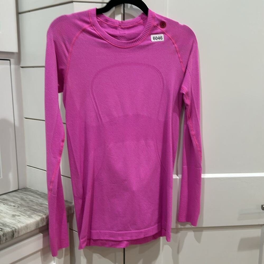 6046 - LULULEMON RUN: Swiftly Tech BREEZE Long Sleeve Crew Sz 8 *FLAW