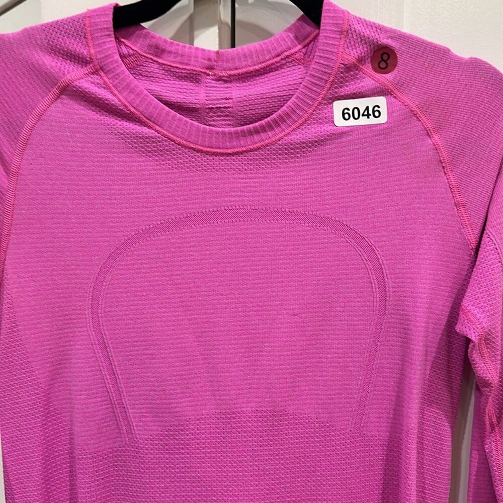 6046 - LULULEMON RUN: Swiftly Tech BREEZE Long Sleeve Crew Sz 8 *FLAW