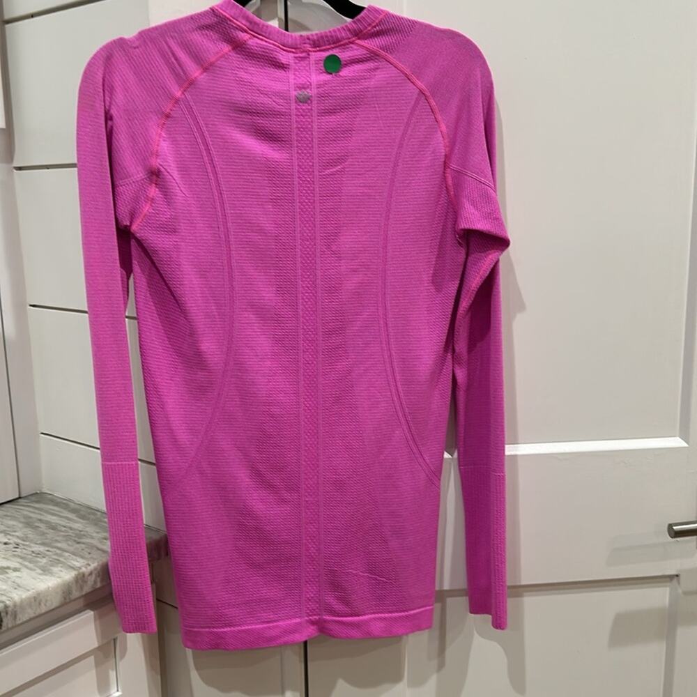 6046 - LULULEMON RUN: Swiftly Tech BREEZE Long Sleeve Crew Sz 8 *FLAW